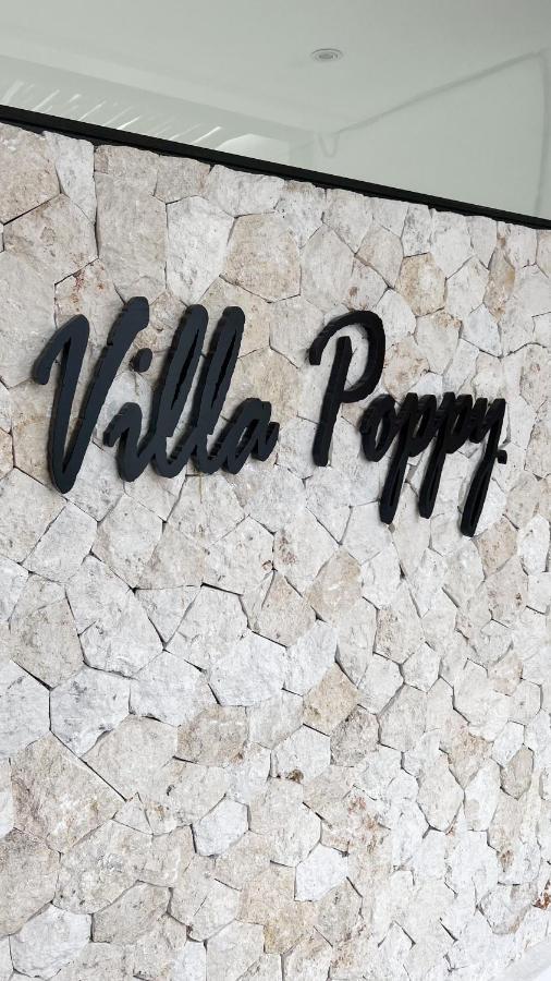Villa Poppy Bumbak Canggu Екстериор снимка